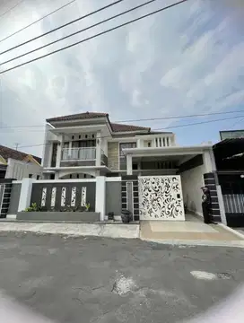 Rumah Mewah Bunga Bunga Dekat Suhat Kota Malang