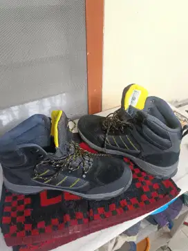 Sepatu tinggi safety waterproof 46 Dunlop baru mulus