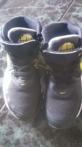 Sepatu anak uk 28