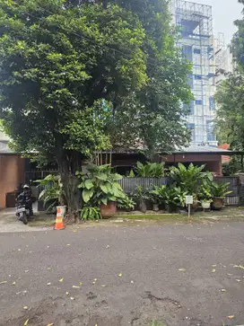 Di jual rumah tua hitung tanah dalam komplek gandaria kebayoran baru