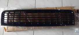 Tutup bagian depan mesin mobil
