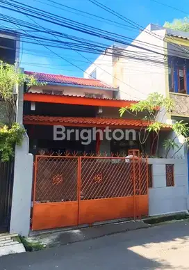 Rumah Strategis 2 Lantai di Menteng Dalam Tebet Jakarta Selatan