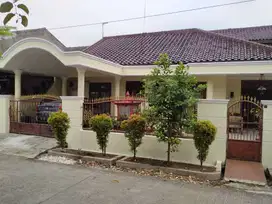 Rumah Hoek di Bekasi, harga nego. Nyaman, bebas banjir, lok strategis