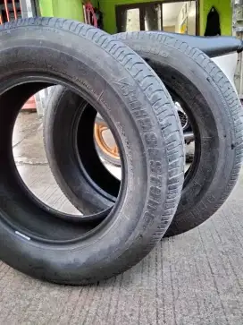 Ban copotan Innova 205/65-15 Bridgestone