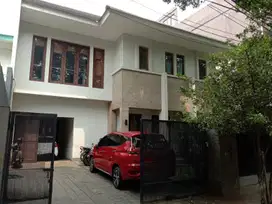Rumah di Jalan Kerinci Kebayoran Baru Jakarta Selatan Siap Huni