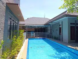 Dijual Rumah Dengan Kolam Renang Di Budiasih