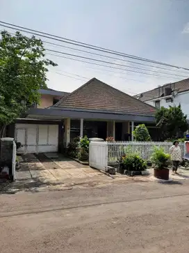 Rumah di sayap riau sangat strategis dekat dengan cafe2 di bandung