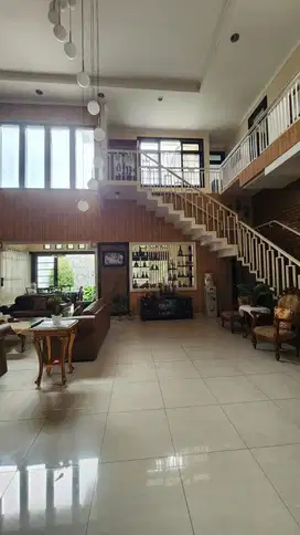 Rumah Mewah 2 Lantai   Area strategis mainroad Sayap Riau Bandung