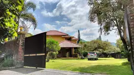 jual villa dibatu