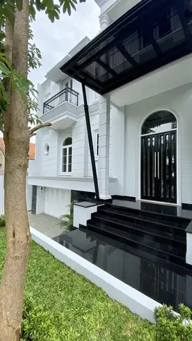Rumah Brawijaya. LT.320/LB.900. 4BR. SHM. Harga 29M
