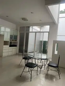 Dijual Rumah Royal Residence Wiyung Semi Furnish