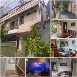 Rumah 3 lantai masih dihuni di daerah Menteng jakarta pusat