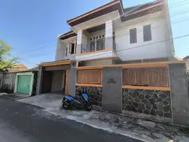 Rumah sewa 2 lantai besar solo kota fresh nyaman siap huni