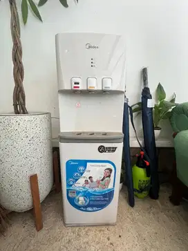 Dispenser midea galon atas,  perlu diservis ada kebocoran