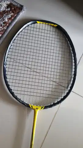 Raket Yonex Nanoflare 1000ZZ Pikachu