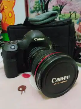 Canon 5D mark 3 + EF  17-40mm F. 4 + EF 50mm + EF 100-400mm