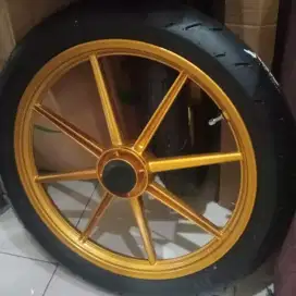 Terjual velgg racing gold palang 8 dengan ban soft compound