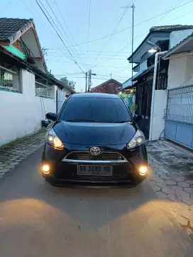 Toyota Sienta V AT AA 2017