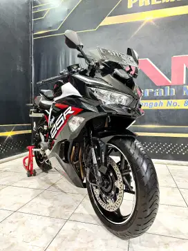 Zx25R ABS Qs 4cilinder KM.2rb Pearl White mewh .Anugerah motor rungkut