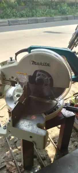 Mesin potong alumunium makita LS1040