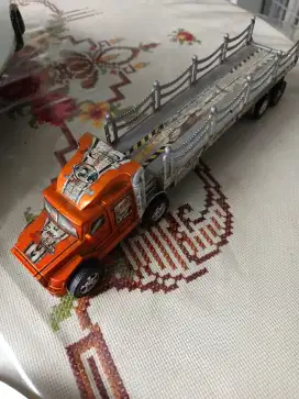 Truck bak panjang terbuka