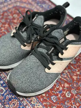 Sepatu Running Women 38.5