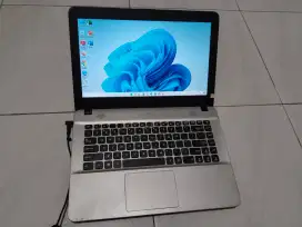 Dijual laptop Asus Ram 8GB DDR4 SSD 240GB Windows 11 siap pakai 24jam