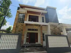 RUMAH MEWAH 2 LANTAI 4 KAMAR TIDUR DI NGEMPLAK SLEMAN