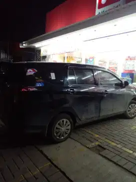 Dijual Daihatsu Sigra 1.2 X MT warna hitam low mileage