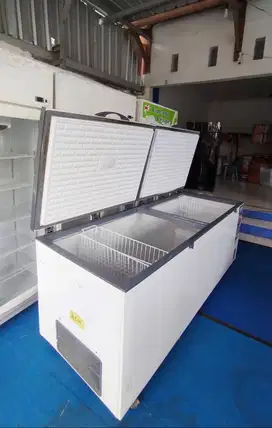 Freezer Box Besar Mulus