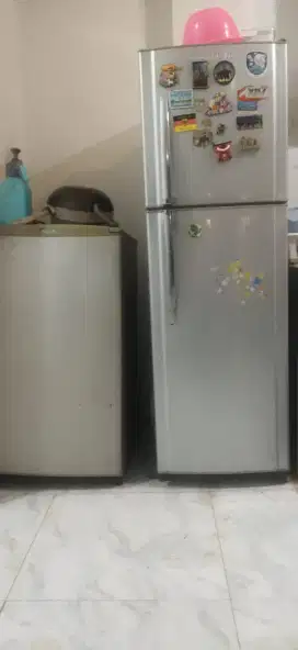 Dijual sepasang kulkas & Freezer