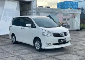 Toyota Nav 1 V Limited 2.0 AT Tahun 2016