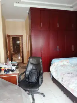 Lemari baju 6 pintu