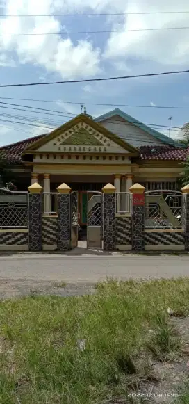 Rumah megah nyaman lokasi strategis