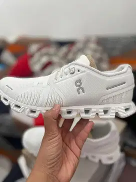On Running Men Cloud 5