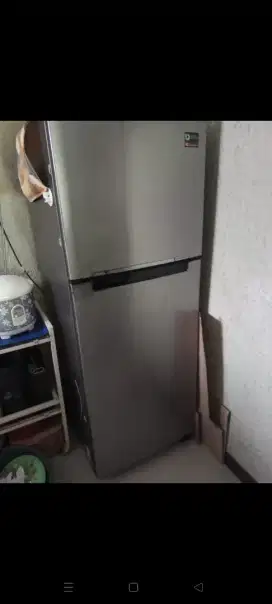 Jual kulkas 2 pintu Samsung masih orisinil