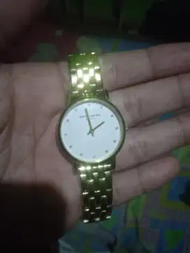 Pierre cardin jam wanita