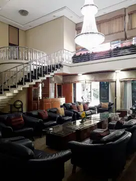 Raya Dharmahusada Rumah Bagus & Mewah Split level 3 lantai Sangat ter