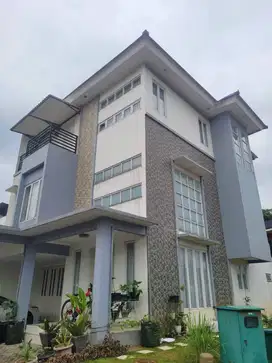 Dijual Rumah The Icon BSD, Hoek Taman, Bangunan Mandiri