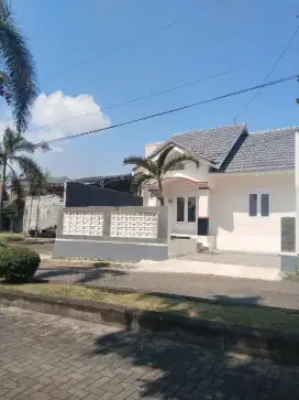 Rumah Bagus LT 153 M² Di Griya Lestari Ngaliyan
