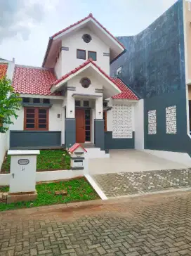 Rumah LT 128 M² Di Taman Bunga Bsb City