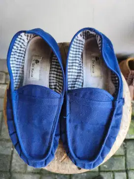 Sepatu slip on Dr. Kevin