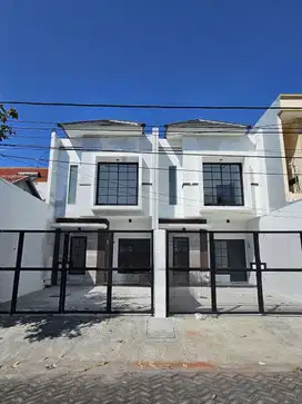 Rumah baru gress 2 lantai tungkut asri