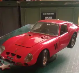 Ferari GTO 250 skala 1:18 Burago