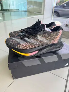 Adidas sepatu lari