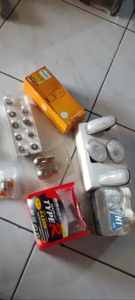 Aneka lampu kecil buat mobil