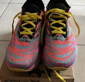 Sepatu Lari Wanita Asics Gel Nimbus 25 – Empuk & Stylish!
