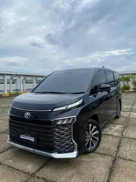 (Km Low 40ribu Record) TOYOTA VOXY 2.0 CVT 2022