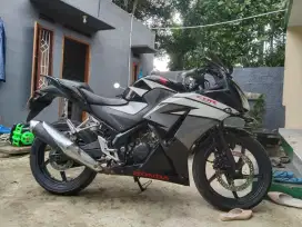 Jual motor cbr 150r tahun 2015