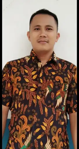 Mencari kerja sebagai supir pribadi.